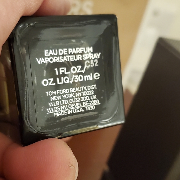 **SOLD** TOM FORD Oud wood perfume edp 30ML - Picture 3 of 6